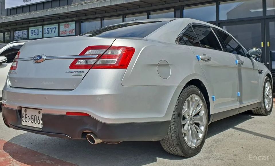 Ford Taurus