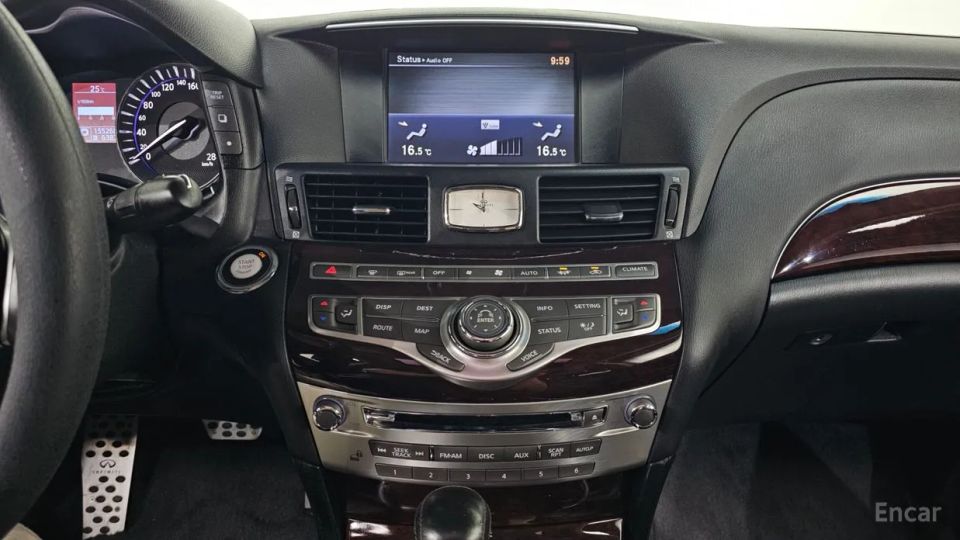 Infiniti M