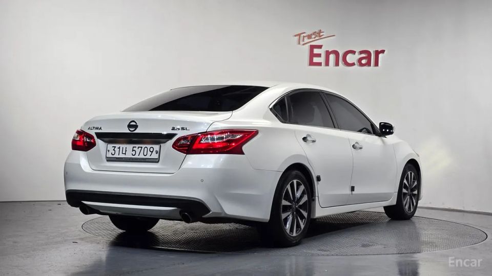 Nissan altima