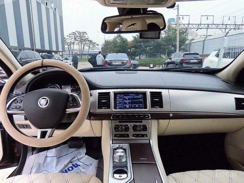 Jaguar xf