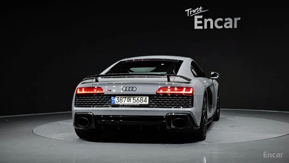 Audi R8