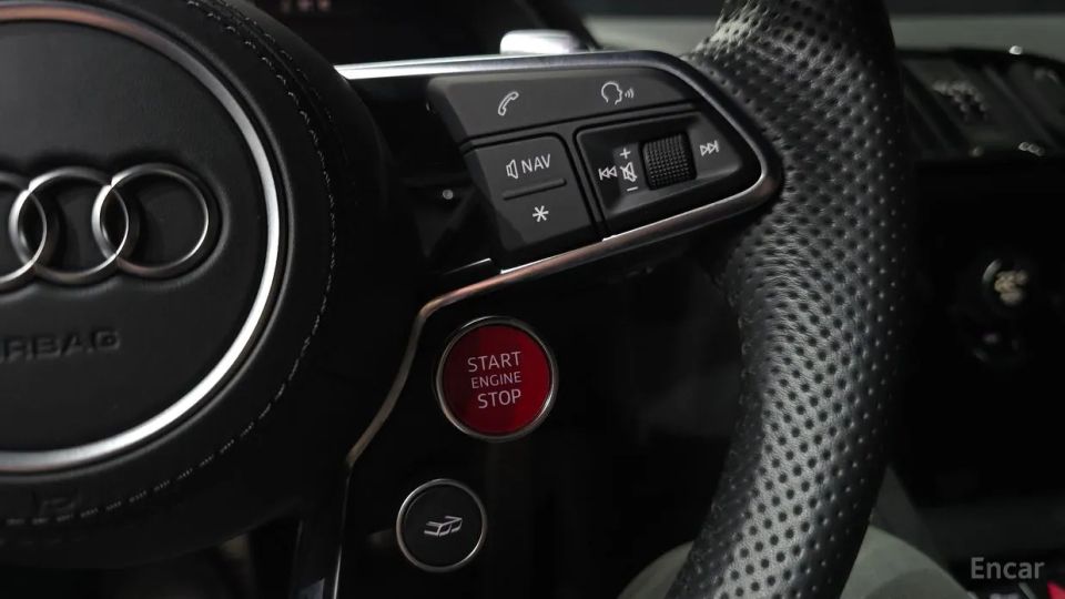 Audi R8