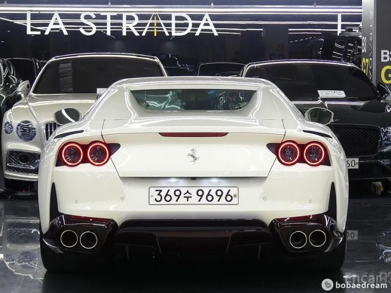 Ferrari 812