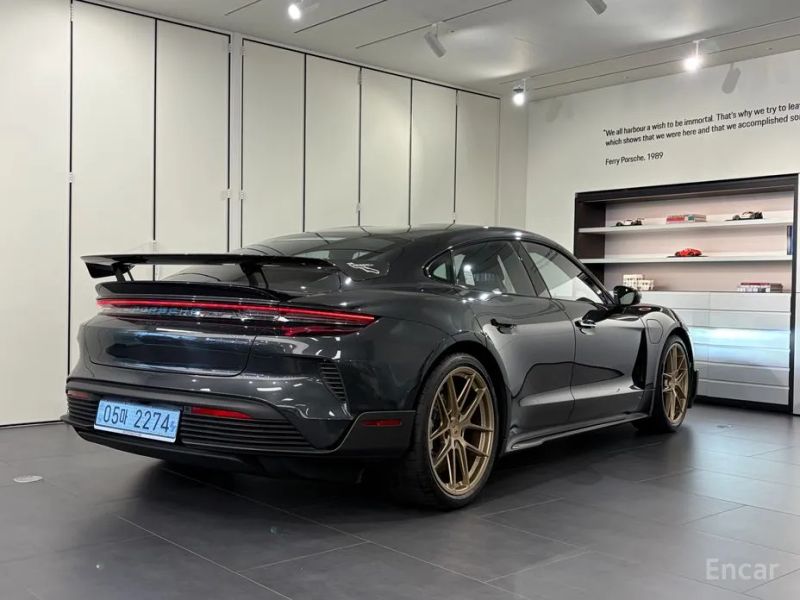 Porsche Taycan