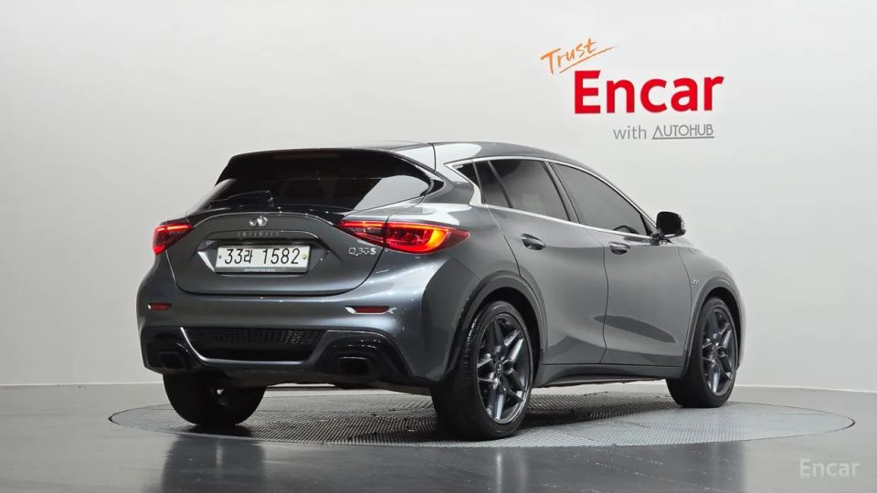 Infiniti Q30