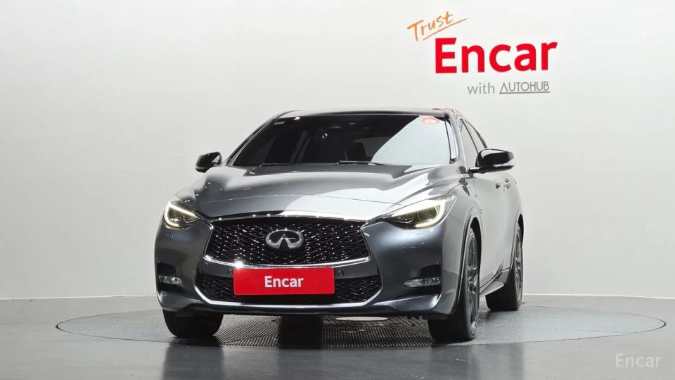 Infiniti Q30