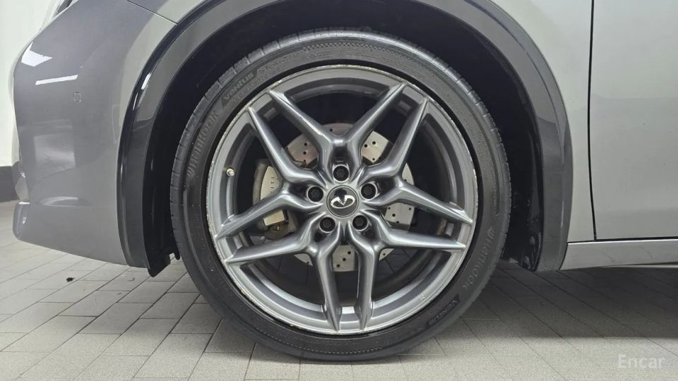 Infiniti Q30