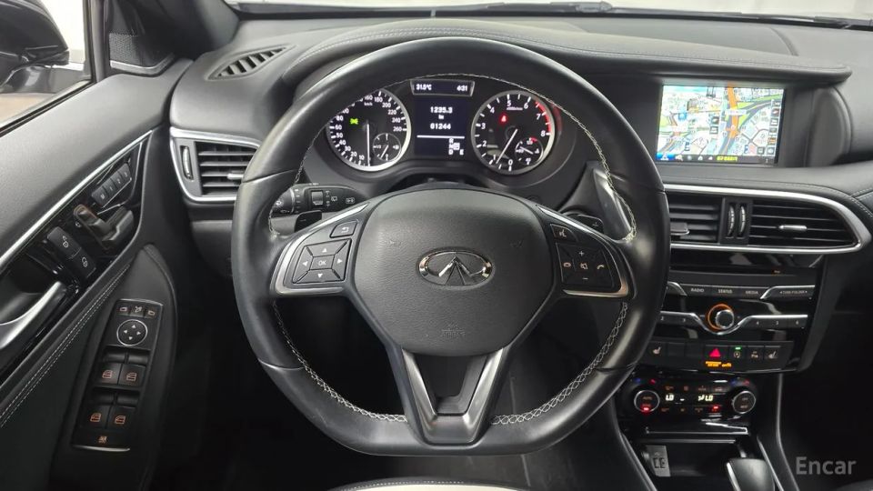 Infiniti Q30