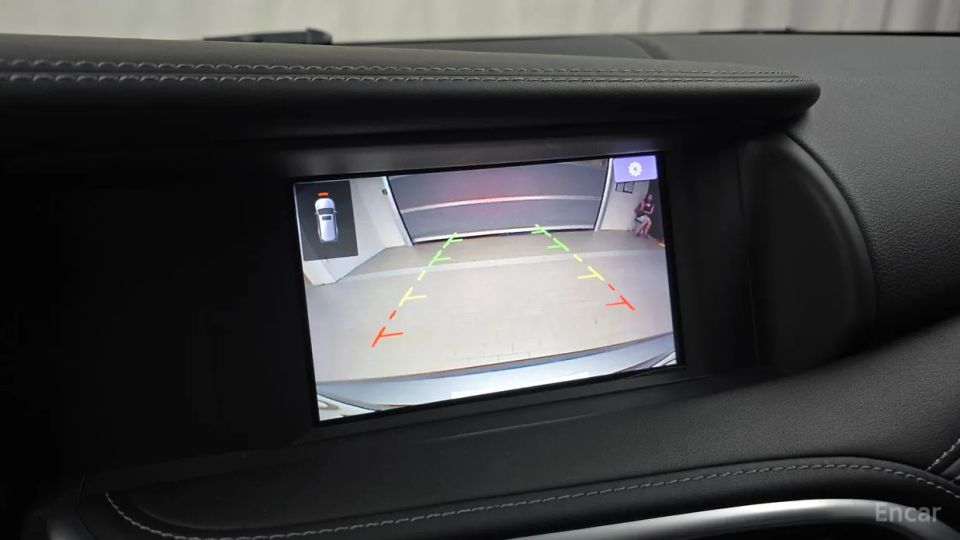 Infiniti Q30