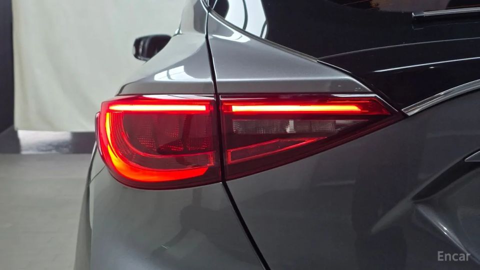 Infiniti Q30