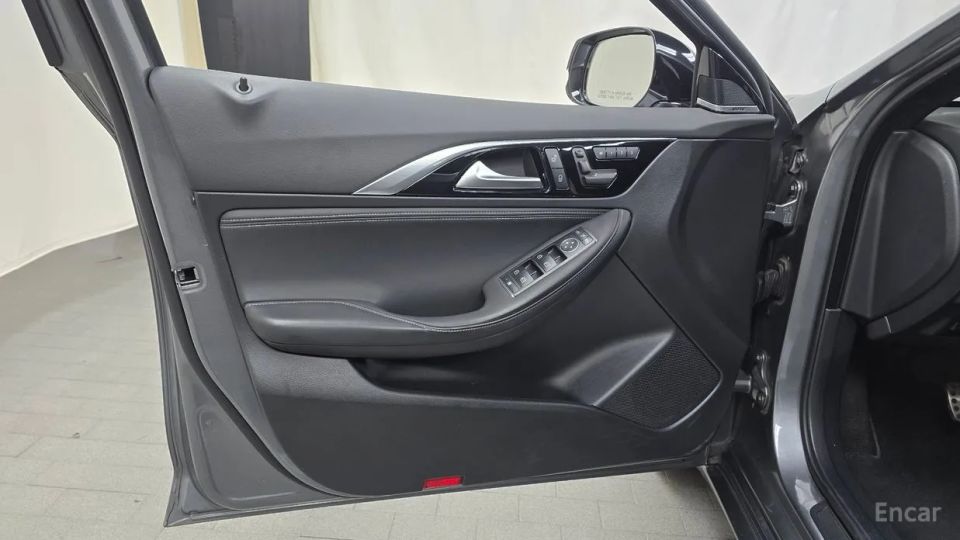Infiniti Q30