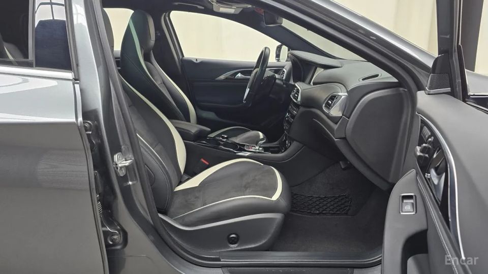 Infiniti Q30