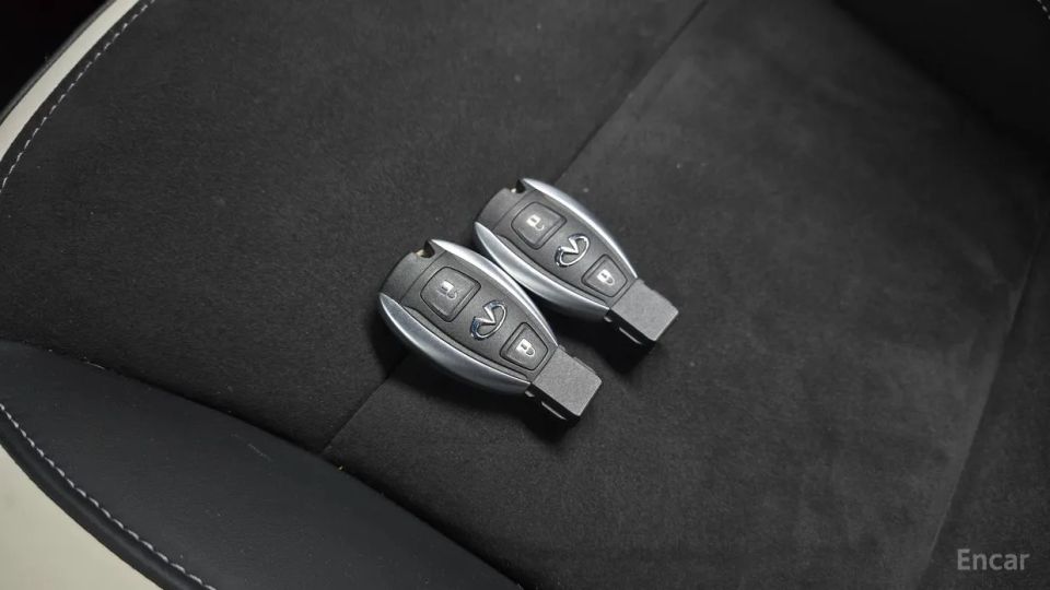 Infiniti Q30