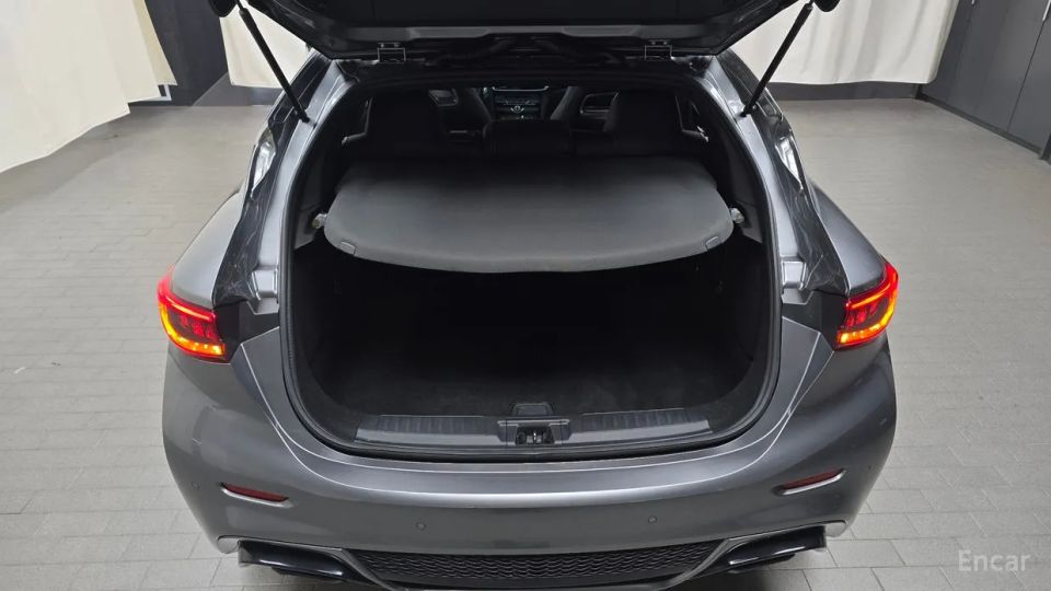 Infiniti Q30
