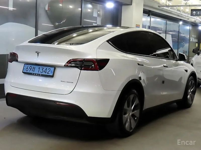 Tesla model-y