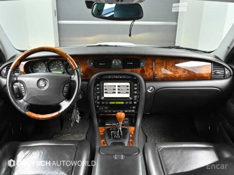 Jaguar XJ-8