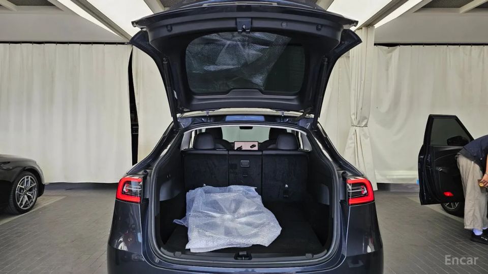 Tesla model-y
