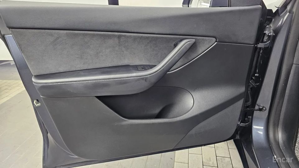 Tesla model-y