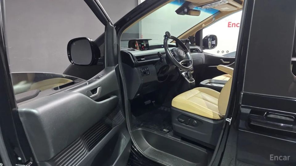 Hyundai Staria