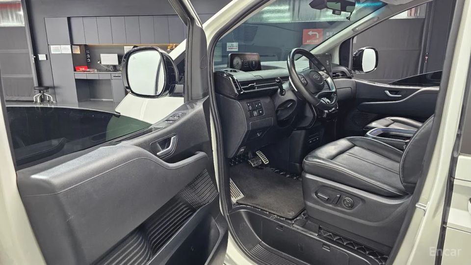 Hyundai Staria