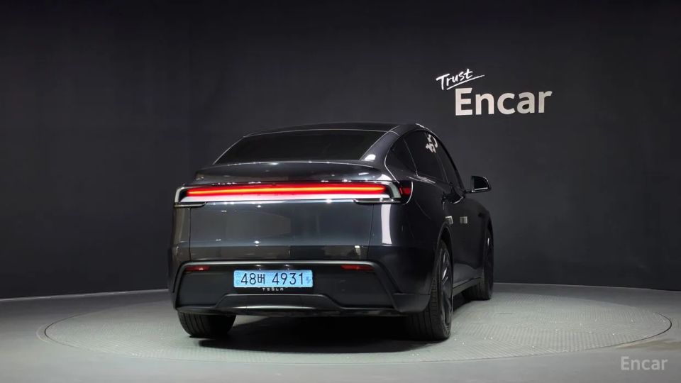 Tesla model-y