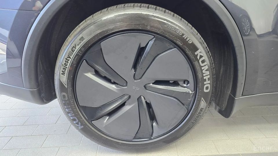 Tesla model-y