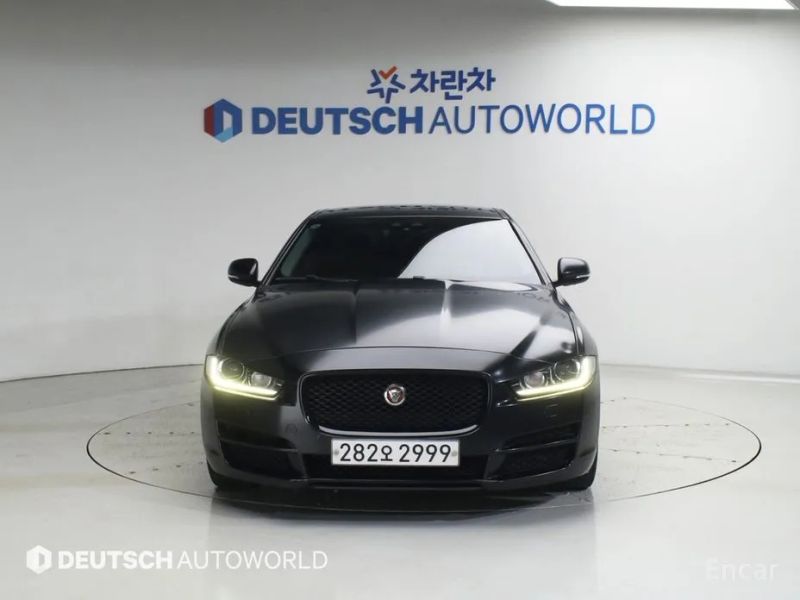 Jaguar XE