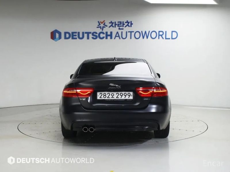 Jaguar XE