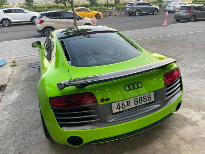 Audi R8