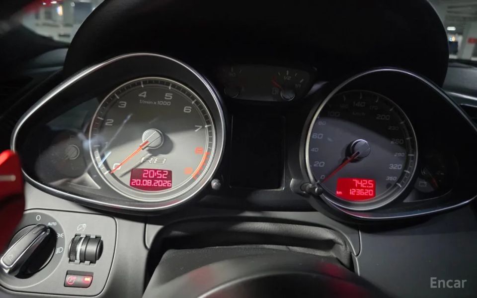 Audi R8