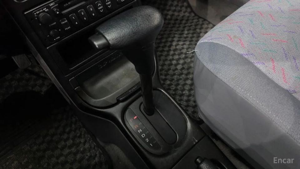 Kia Avella