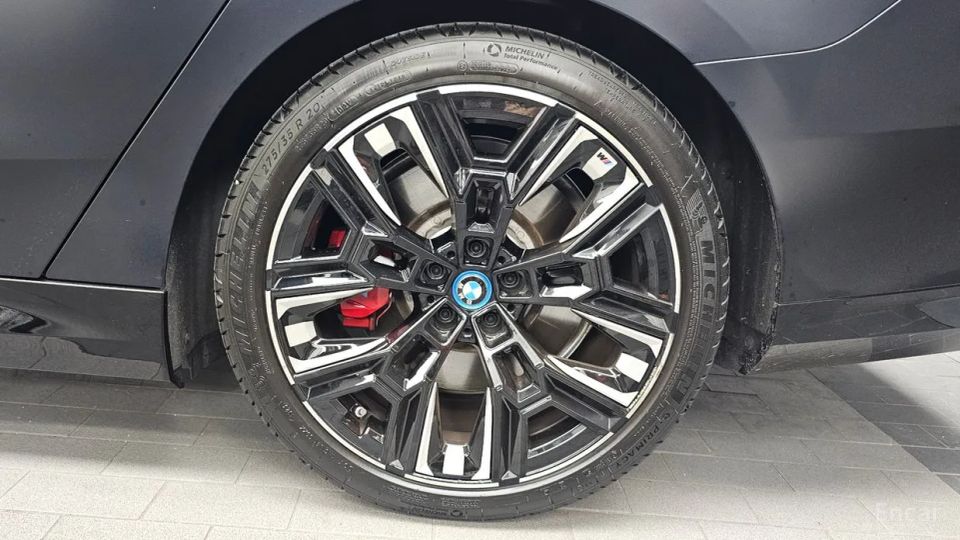 BMW i5
