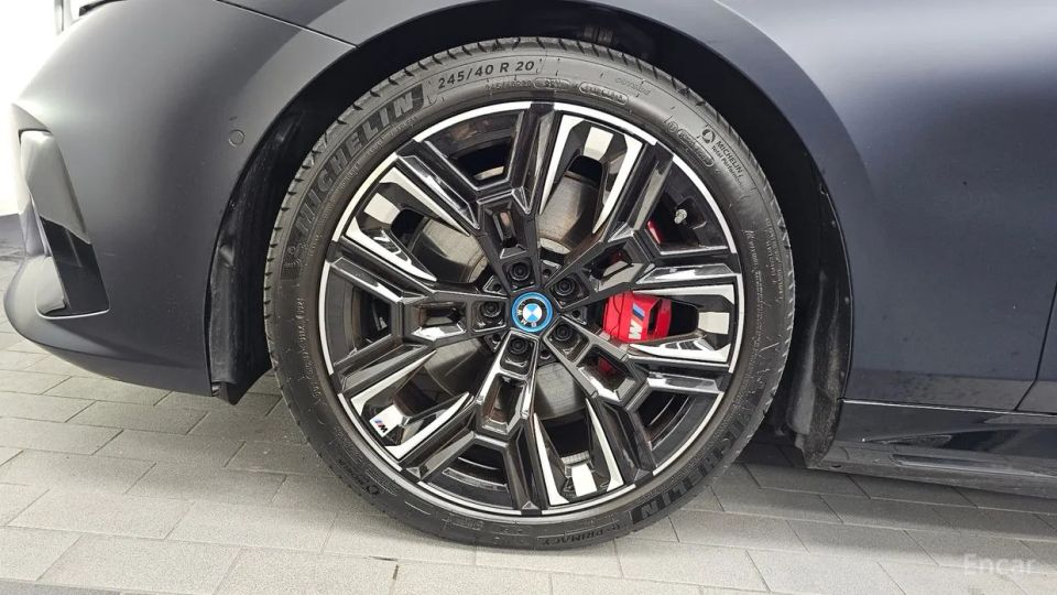 BMW i5
