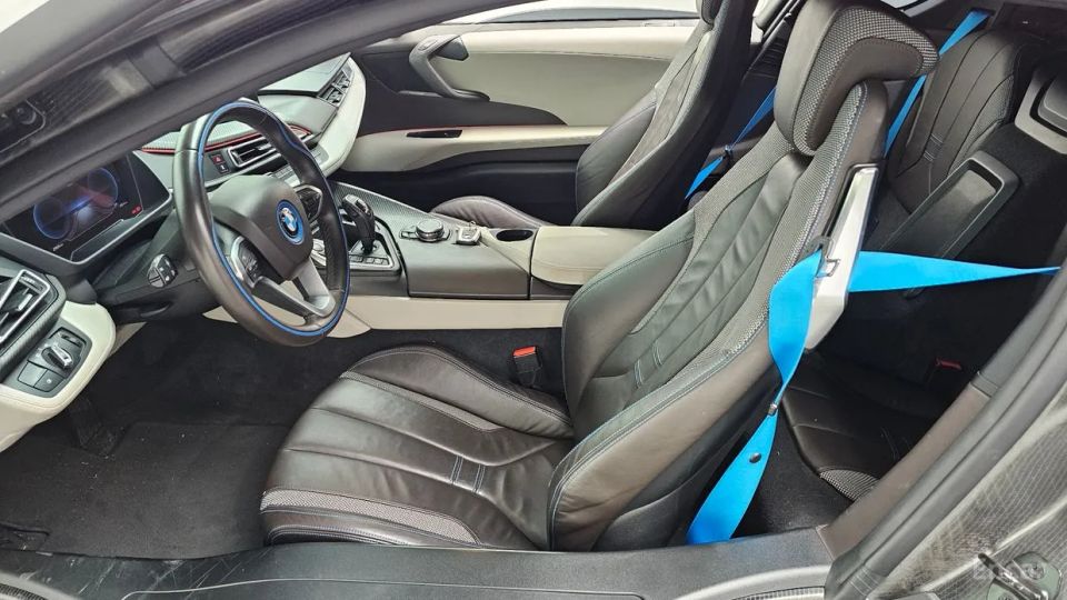 BMW I8