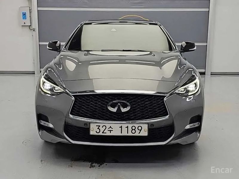 Infiniti Q30