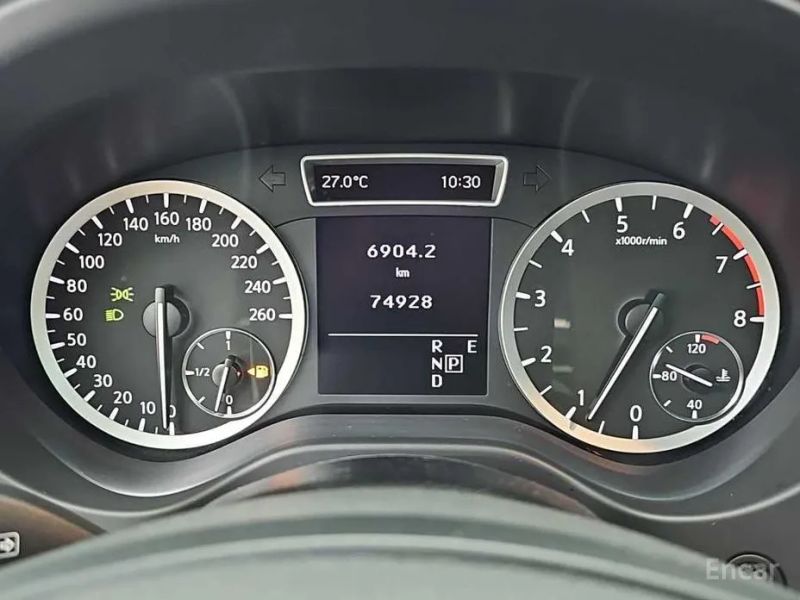 Infiniti Q30
