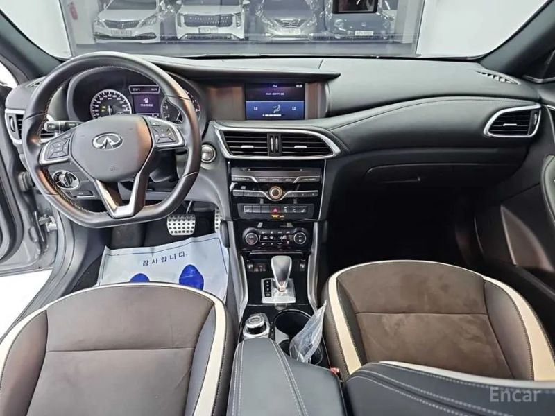 Infiniti Q30
