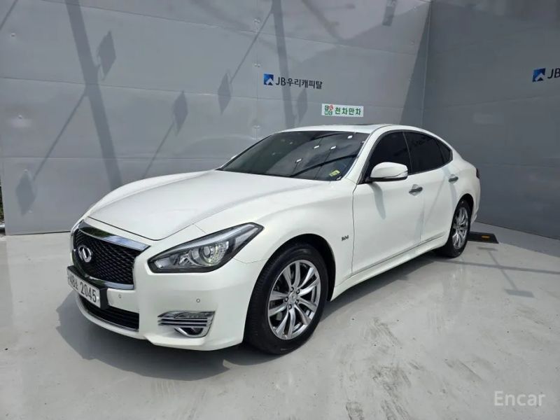 Infiniti Q70