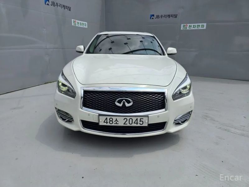 Infiniti Q70