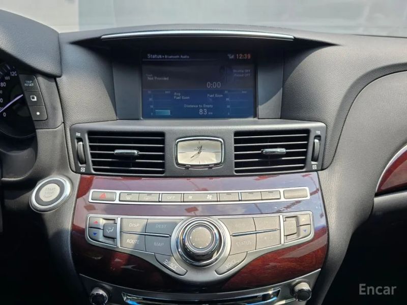 Infiniti Q70