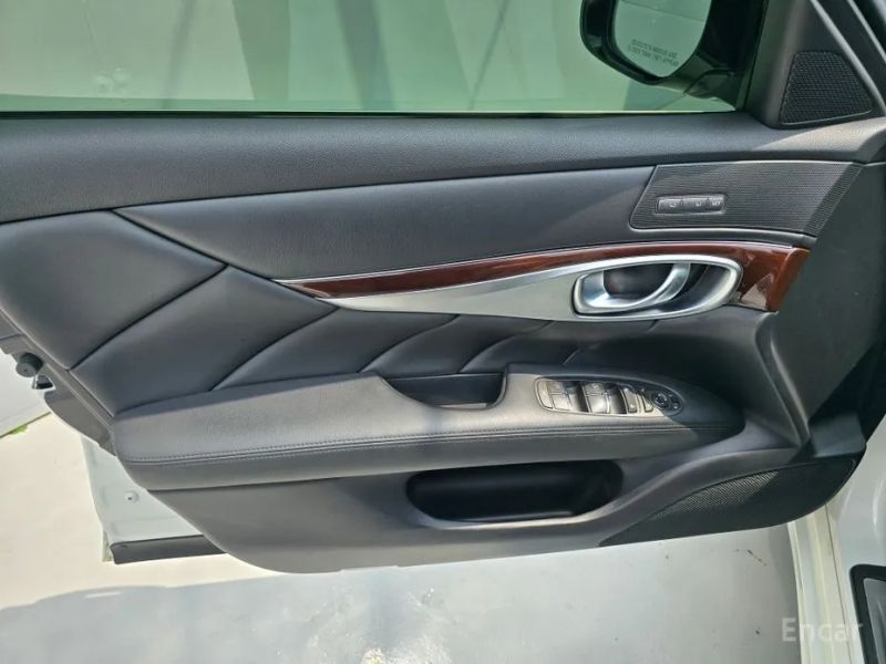 Infiniti Q70