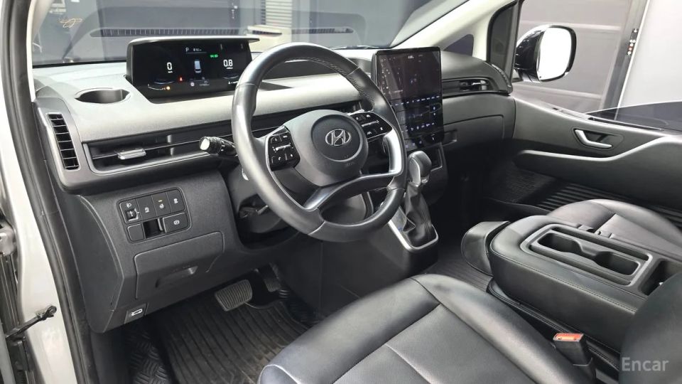 Hyundai Staria