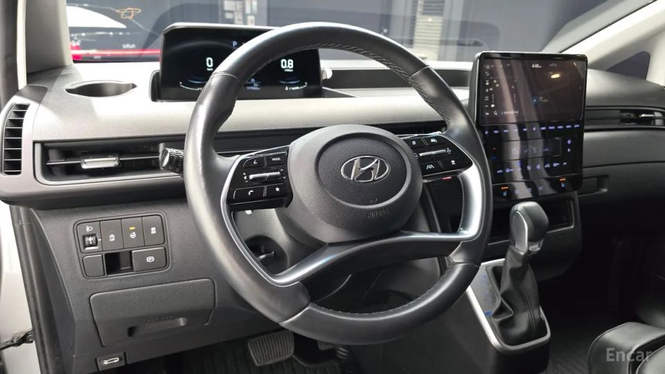Hyundai Staria