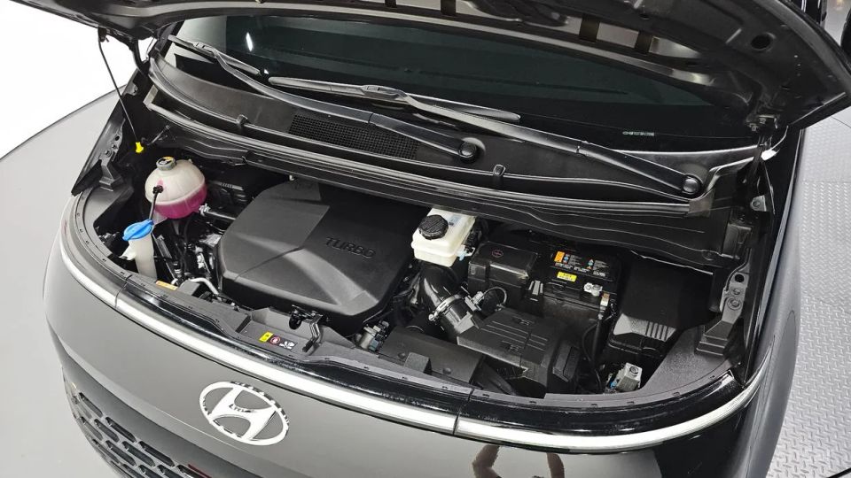 Hyundai Staria