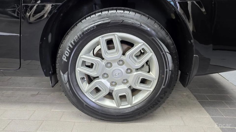 Hyundai Staria