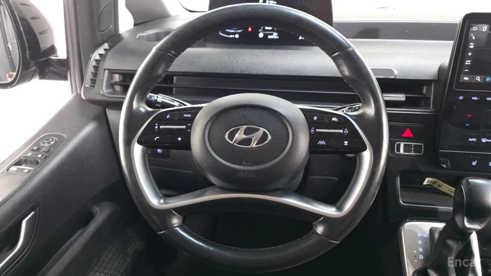 Hyundai Staria