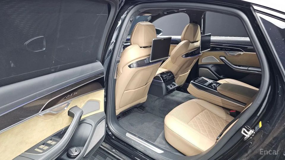 Audi S8