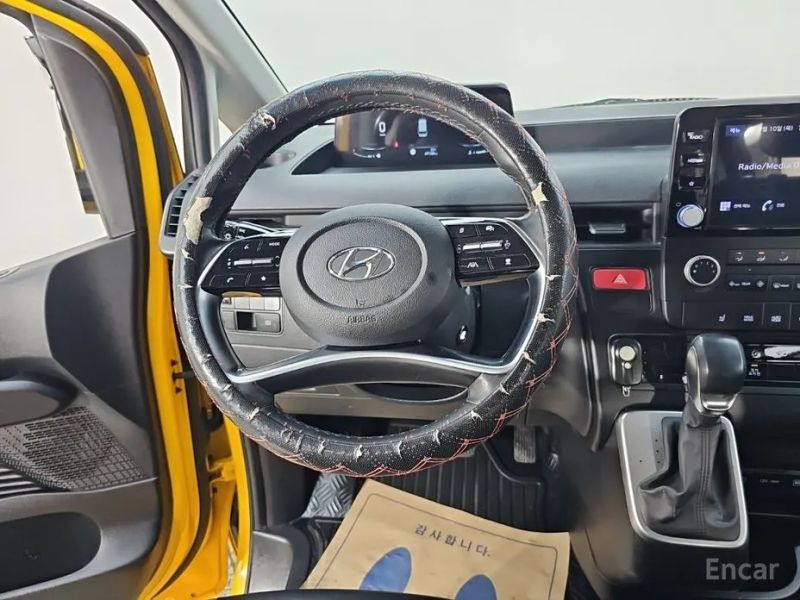 Hyundai Staria