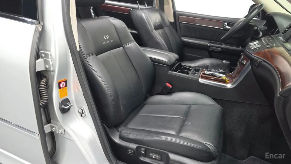 Infiniti M