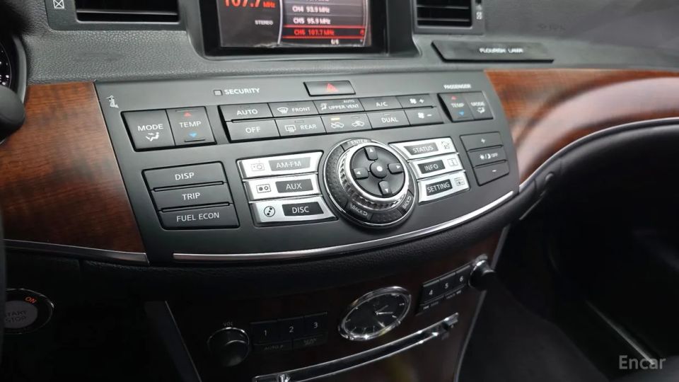 Infiniti M